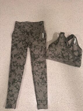 Gymshark Green and Grey Camo Seamless Leggings & Bra Set Small